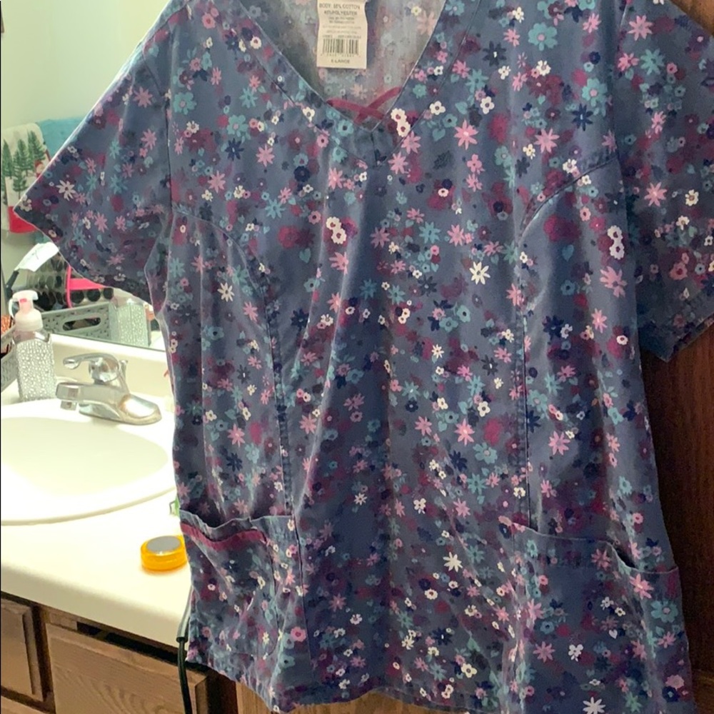 Ua scrub top